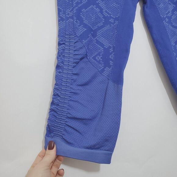 Lululemon | In The Flow Crop II Heathered Sapphire Blue Snakeskin Pattern - Picture 7 of 13
